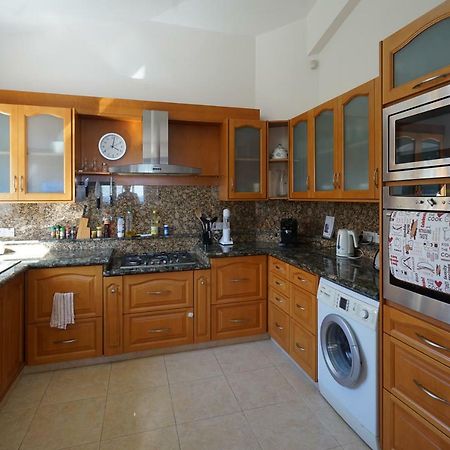 Unforgettable Family Escape - Cliffside Villa With Panoramic Sea Views And Kid-Friendly Private Pool ピッソウリ エクステリア 写真