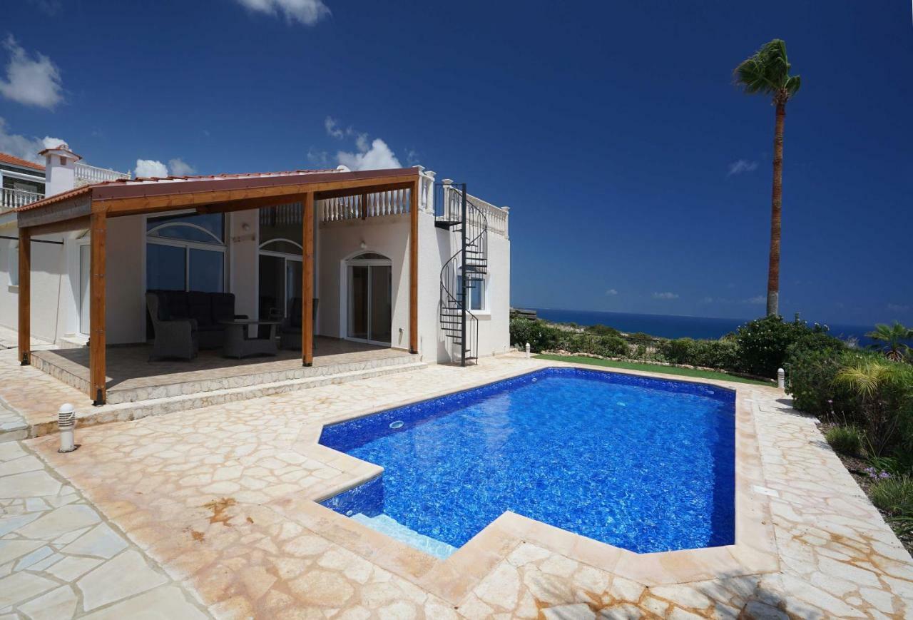 Unforgettable Family Escape - Cliffside Villa With Panoramic Sea Views And Kid-Friendly Private Pool ピッソウリ エクステリア 写真