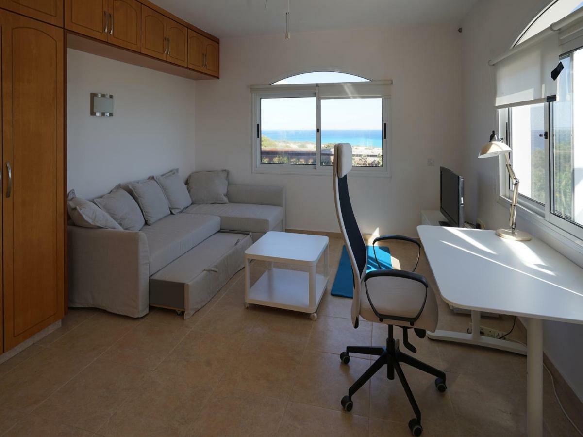Unforgettable Family Escape - Cliffside Villa With Panoramic Sea Views And Kid-Friendly Private Pool ピッソウリ エクステリア 写真