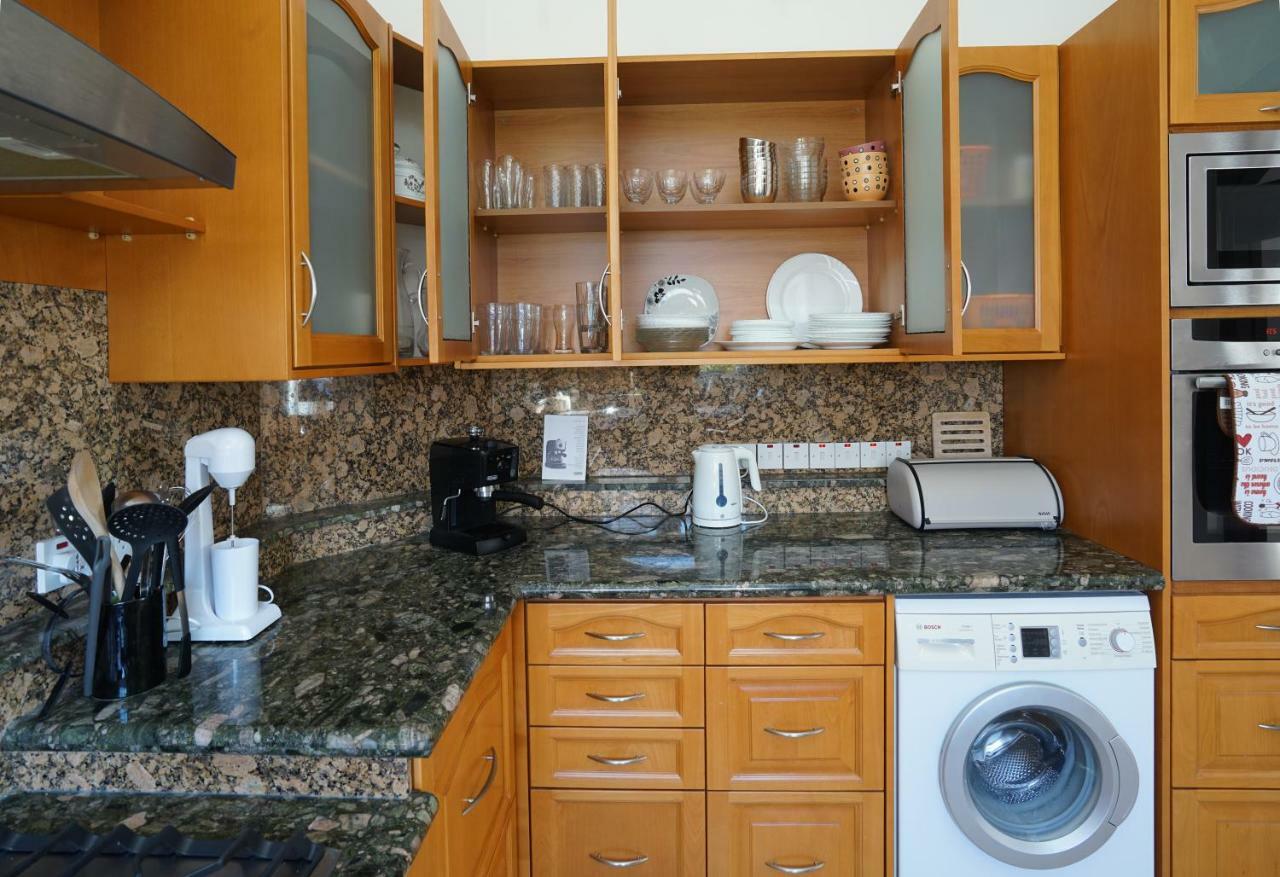 Unforgettable Family Escape - Cliffside Villa With Panoramic Sea Views And Kid-Friendly Private Pool ピッソウリ エクステリア 写真