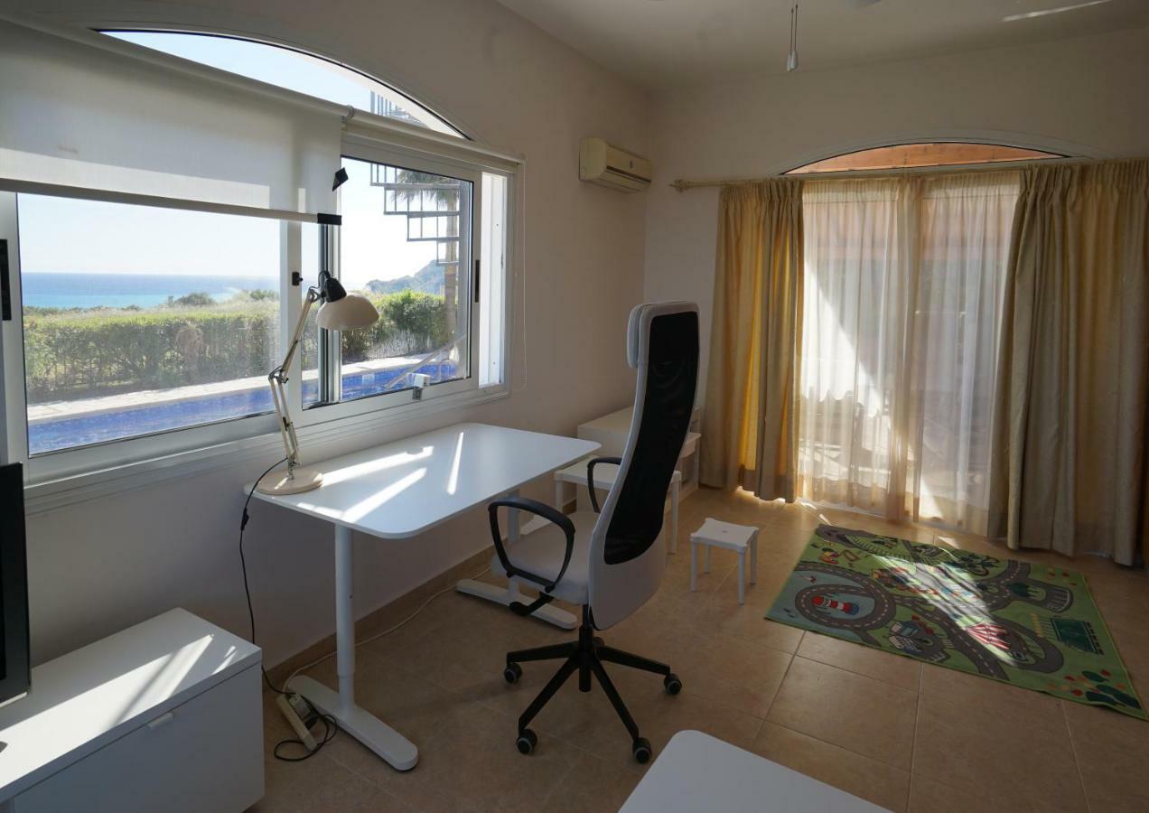 Unforgettable Family Escape - Cliffside Villa With Panoramic Sea Views And Kid-Friendly Private Pool ピッソウリ エクステリア 写真